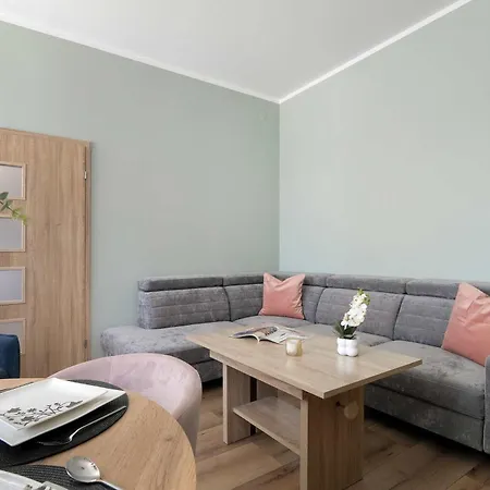 Modern Close To The Old Market Square And The Warta River By Renters Apartment