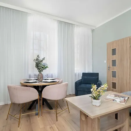 Modern Close To The Old Market Square And The Warta River By Renters Познань