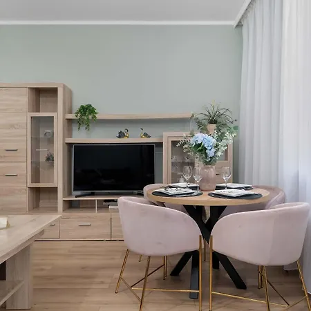 Apartment Modern Close To The Old Market Square And The Warta River By Renters
